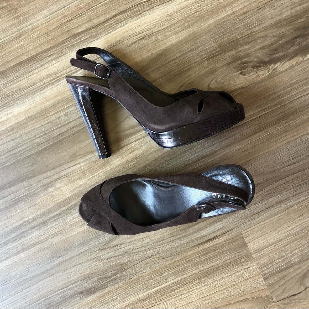 Stuart Weitzman X SCOOP Suded Platform Peep Toe Sn